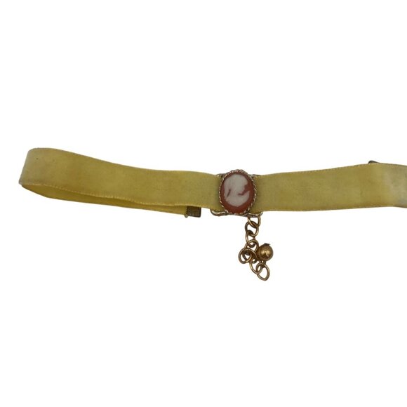 Vintage Soft Yellow Velvet Cameo Choker Adorned With Elegant Victorian Profile P - Picture 1 of 6